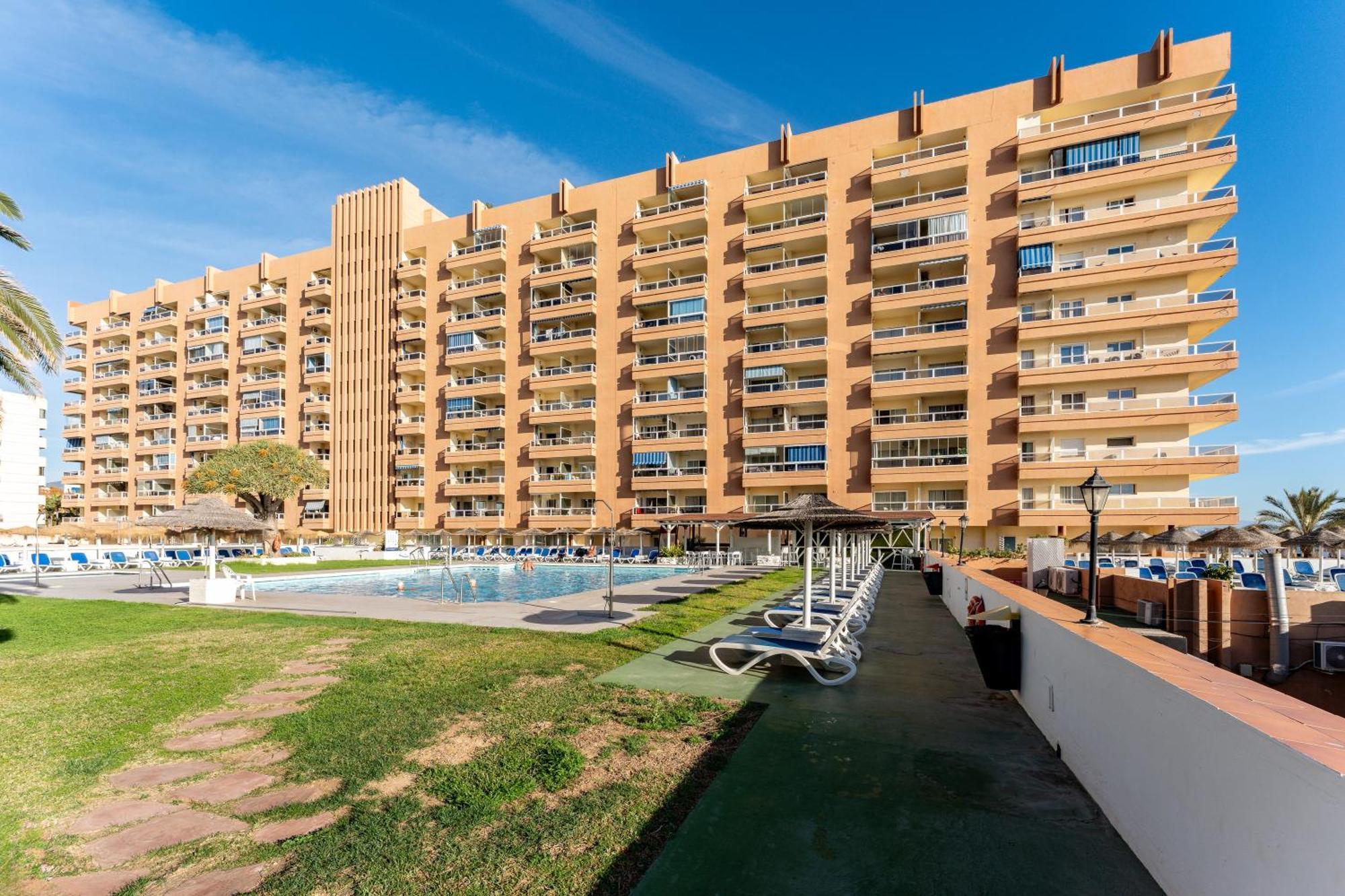 Pyr Studio Apt Partial Seaview 푸엔히롤라 외부 사진
